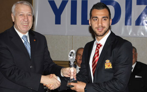 Ferhat ödülünü aldı