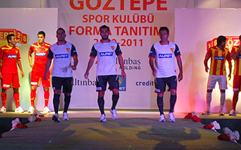 Gözler sizin üzerinizde