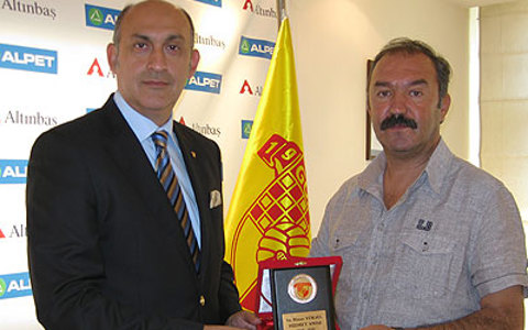 Yüksel?e plaketli veda