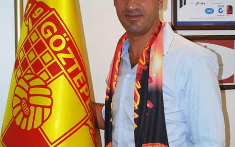 Özgür Zengin Kimdir?