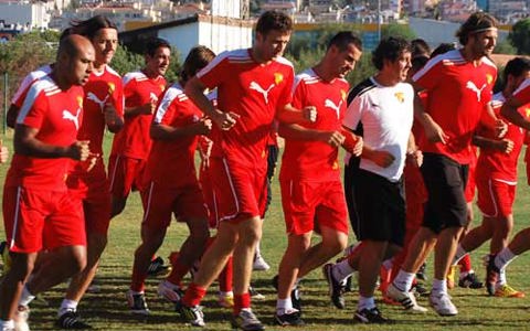 Göztepemiz Kampa Girdi