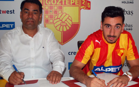 Mesut Yılmaz İmzaladı