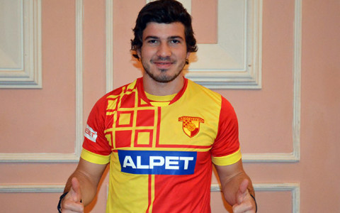 Alper Kalemci İmzaladı