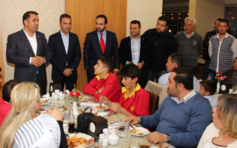 U14'e Bucaspor deplasmanı öncesi moral yemeği