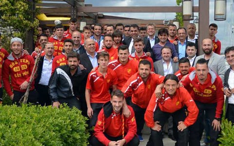 Göztepemiz Alaçatı?da Ziyafet Çekti