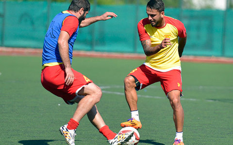 Göztepemiz Suni Çimde Çalıştı