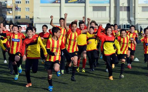 Futbol Şenliği Başlıyor
