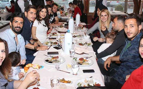 Moral Yemeğinde Buluştuk