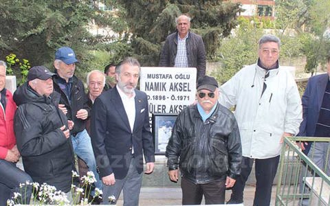 Güler Aksel?i Kabri Başında Andık