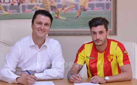 İlk İmza Benjamin Fuchs?tan