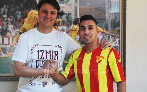 Hakan Barış İmzaladı