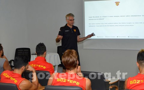 Göztepe'mizde Sosyal Medya Dersi