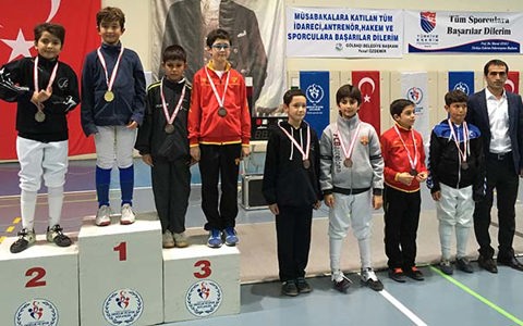 Eskrimde Madalyaları Kaptık