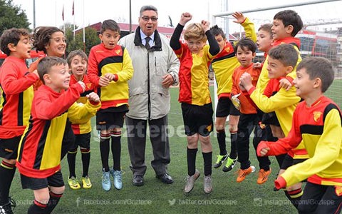 Nevzat Güzelırmak Futbol Şenliği Menderes'te Gerçekleşti