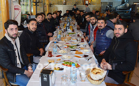 Kaptanlardan Takıma Kahvaltı