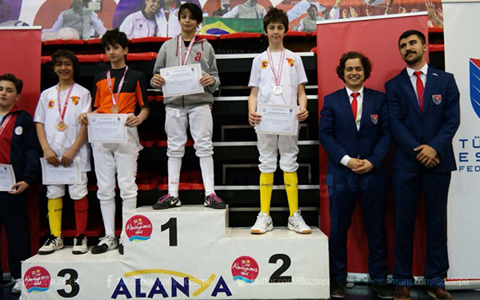 Eskrimde 2 Madalya Kazandık