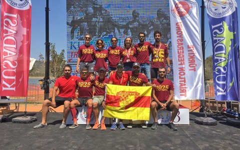 Kuşadası Triatlonu'na 13 Sporcu ile Katıldık