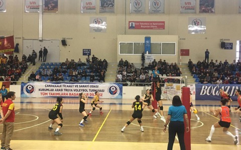 Voleybol: Çanakkale Bld. 3-1 Göztepe'miz
