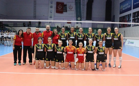 Voleybol: Sarıyer Bld. 3-0 Göztepe'miz