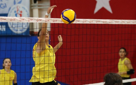 Voleybol Takımımız İzmir'deki Hazırlıklarını Tamamladı