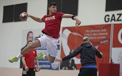 Hentbol Takımımız İzmir'deki Hazırlıklarını Tamamladı