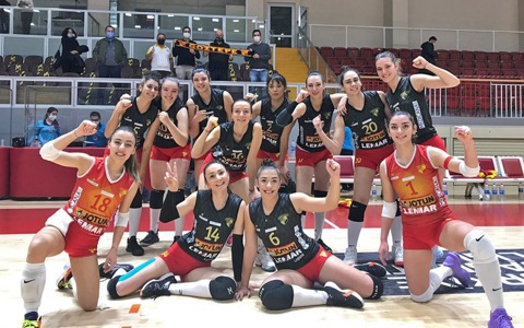 Voleybol: Çiftlikköy Bld. 0-3 Göztepe'miz