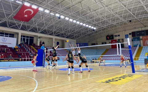 Voleybol: Büyükçekmece 3-2 Göztepe'miz