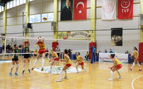 Voleybol: Gelişim Koleji 2-3 Göztepe'miz