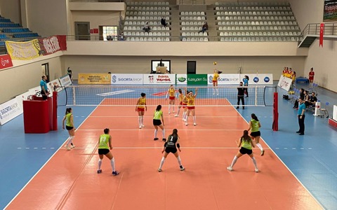 Voleybol: M. E. Marmara Akademi 1-3 Göztepe'miz