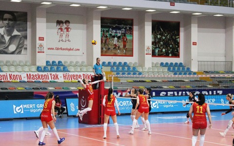 Voleybol: Nevşehir Bld. 3-0 Göztepe'miz