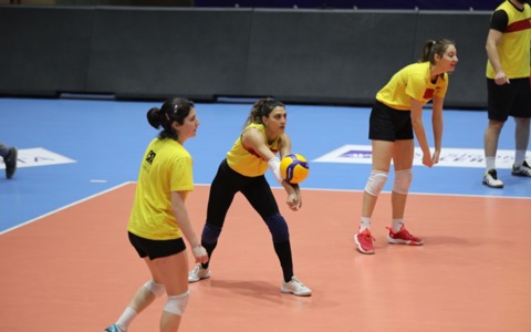 Izmir’in Sultanları Karşıyaka Maçının Hazırlıklarını Tamamladı