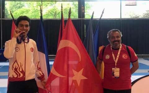 Aras Atasoy Fransa’da Bronz Madalyanın Sahibi