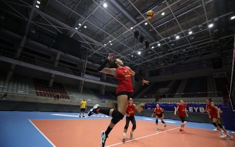  İzmir'in Sultanları Yeni Sezon Hazırlıklarını Sürdürdü