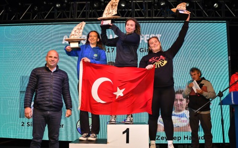 Zeynep Hacudi 2022 PWA Youth&Junior Slalom World Cup'ta 3'üncü Oldu