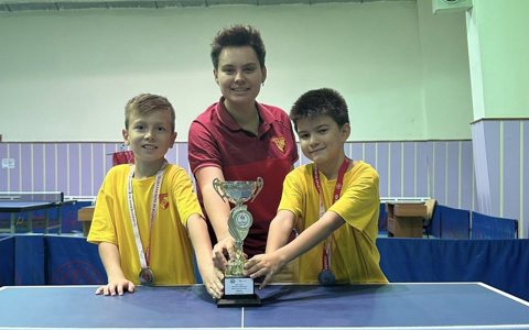 Masa Tenisinden 2 Derece