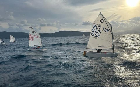 Yelkencilerimiz Kürsüde