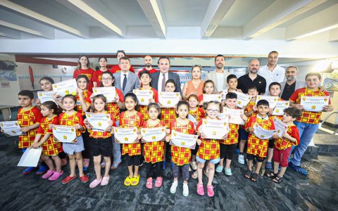 Yüzme İle Buluşma Etkinliği İlk Mezunlarını Verdi