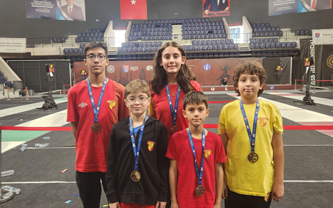 Eskrim Takımımız İstanbul'dan Madalyalarla Döndü