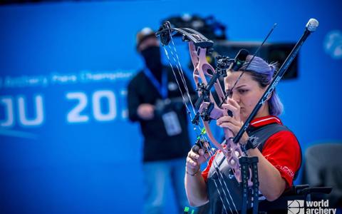 BÜŞRA ÜN DÜNYA ŞAMPİYONU