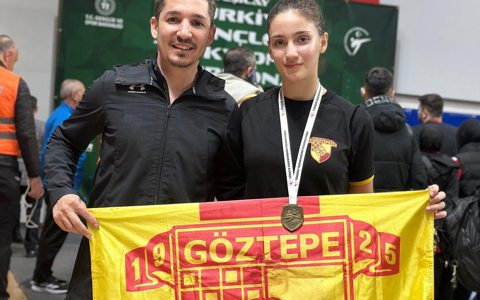 Esmira'dan Türkiye Derecesi